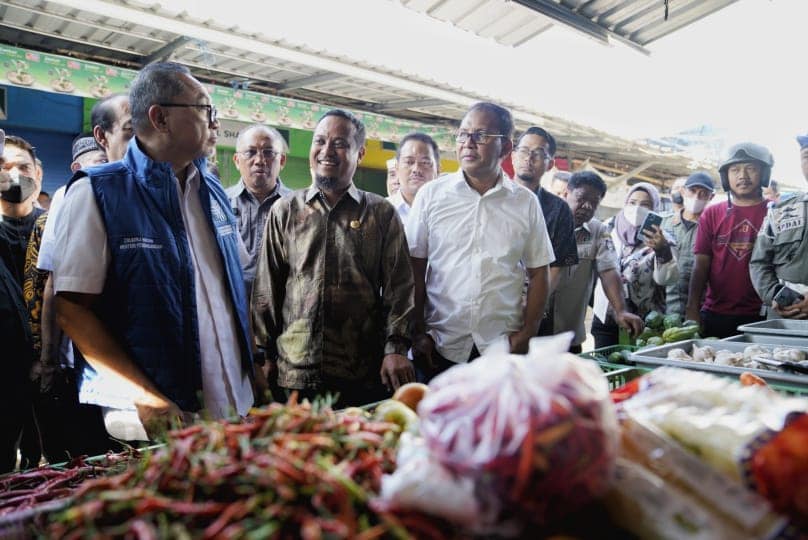 Gubernur Dampingi Menteri Pedagangan Monitoring Harga dan Ketersediaan Bahan Pokok di Makassar